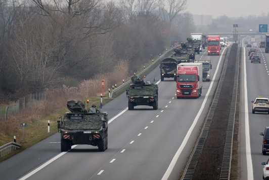 Bundeswehrkonvois auf Straßen in Niedersachsen, Hessen und Bayern unterwegs