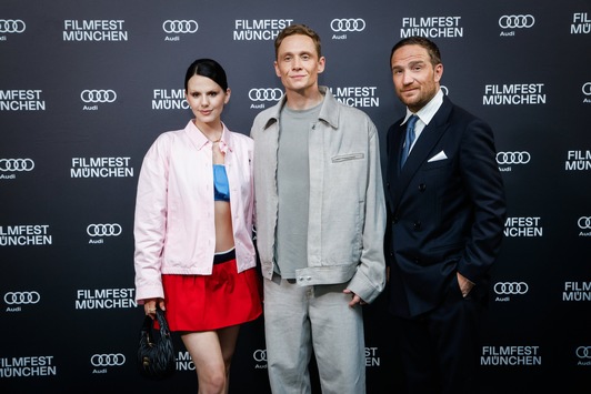 Glamour, Gänsehaut und große Gefühle: Matthias Schweighöfer und Christoph Maria Herbst begeistern beim FILMFEST MÜNCHEN