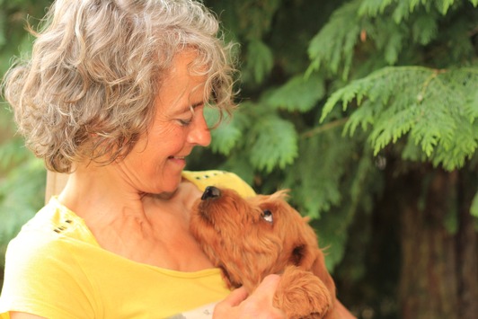 Hundeerziehung per Leckerli – Hundetrainerin erklärt, warum dieses Konzept nicht gut geht und worauf es in der Erziehung wirklich ankommt