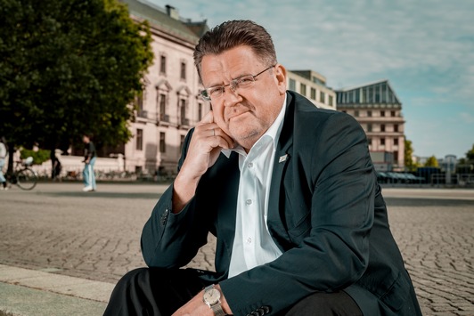 Stephan Brandner: Kahrs muss nach 200.000-Euro-Fund Amt in Deutscher Parlamentarischer Gesellschaft aufgeben