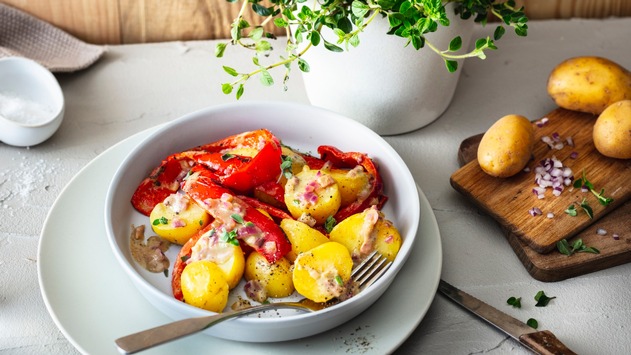Pressemitteilung | Picknick-Klassiker: Kartoffelsalat! Rezept für erfrischenden Kartoffel-Paprika-Salat