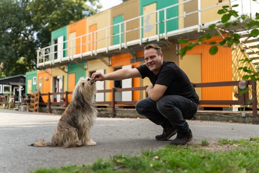 Zum Tag der Wohnungslosigkeit 11.9.: In Notschlafstellen und Wohnheimen für Obdachlose sind Hunde Tabu / Bei der Heilsarmee ist das anders