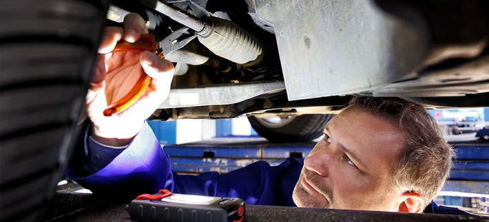 Warum nicht einfach selber machen? / Viele Arbeiten am Fahrzeug können in Mietwerkstätten erledigt werden / ADAC: gute Selbsteinschätzung und Vorbereitung wichtig