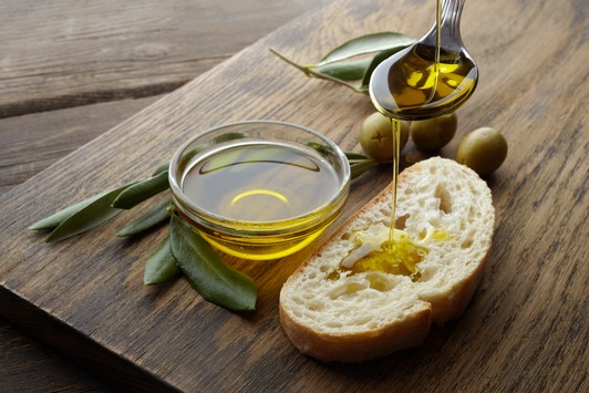 Olivenöle aus Europa: Frucht des Mittelmeeres, gut für den Planeten / Know-how zu Herkunft, Produktion und Nachhaltigkeit von Olivenölen aus Spanien und der EU