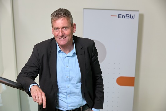 Seismograph geht an Sebastian Ackermann / Bereichsleiter Konzernkommunikation, Marke und Reputation bei EnBW ist PR-Manager des Jahres 2025