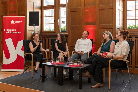 Universität Koblenz ehrte ihre Promovierten und zeichnete die besten aus