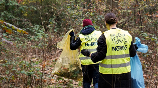 Soziales Engagement in der Region: Nestlé Kolleg:innen sammeln gemeinsam rund 450 Kilogramm Müll aus der Natur