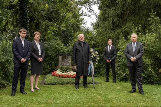 Kranzniederlegung zum 60. Todestag des früheren CSU-Vorsitzenden und bayerischen Ministerpräsidenten Hanns Seidel / Namensgeber der CSU-nahen Stiftung