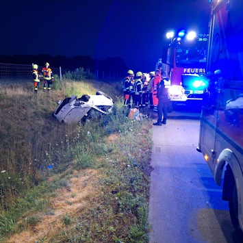 FW-ROW: Verkehrsunfall auf der A1 - Fahrerin verletzt