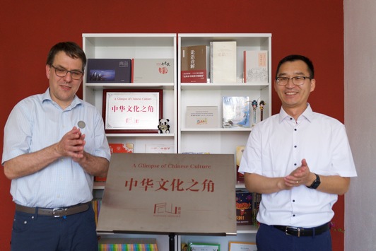 Einweihungsfeier des Nishan-Hauses und Buchspendenaktion der Stadt Qingdao in Regensburg, Deutschland