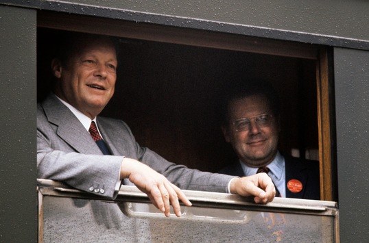 „WILLY – Verrat am Kanzler“ ab 24. April in der ARD Mediathek / Zum 50. Jahrestag des Rücktritts von Willy Brandt