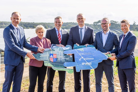 Eines der größten deutschen PV-Parks liefert Strom / Solarpark "Boitzenburger Land" geht offiziell in Betrieb