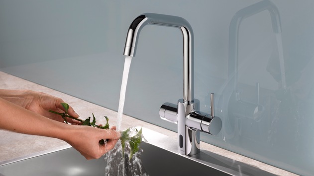 Küchenarmatur GRANDIS E von SCHELL: Hygienische und flexible Lösung für moderne Küchen