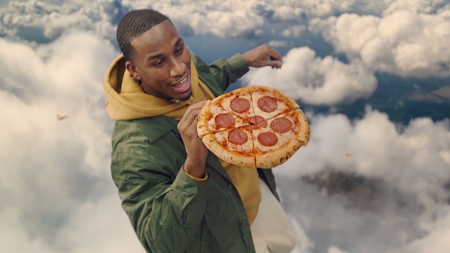 Gustavo Gusto startet Werbekampagne für TK-Pizza „Extra Luftig“