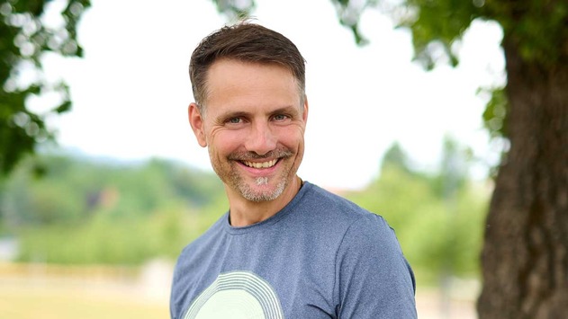 Probleme in der Schule früh erkennen: Darauf sollten Eltern achten, damit das Kind am Ball bleibt