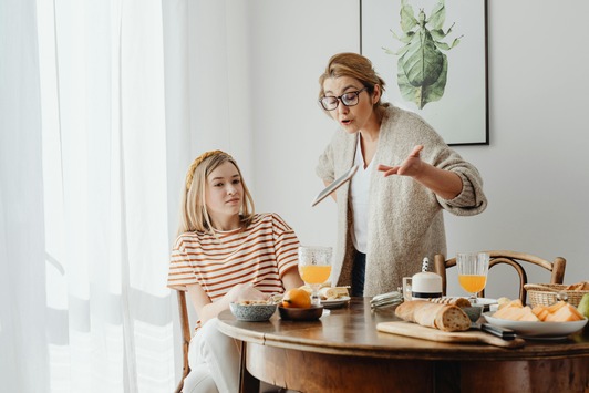 Wut statt Liebe? Wenn dir als Mama der Kragen platzt – und wie du wieder Nähe schaffst