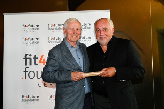 Hans-Dieter Cleven übergibt Staffelstab – Robert Lübenoff wird 1. Vorstand der fit4future foundation Germany