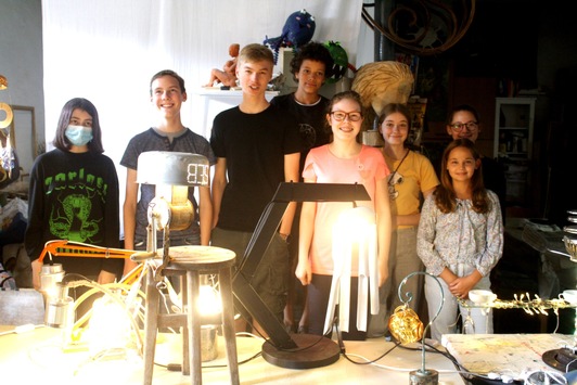 RE-use | RE-duce | RE-cycle zum Anfassen / Upcycling statt Müllhalde: Jugendliche bauen Lampen aus Schrott im Sommerkurs bei zdi.NRW