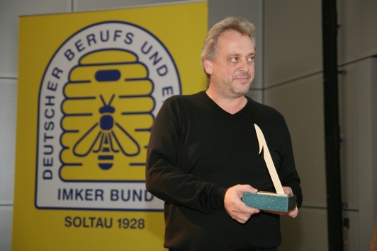 Berufsimkerverband verleiht Goldenen Stachel an rheinland-pfälzischen Imker Thomas Hock