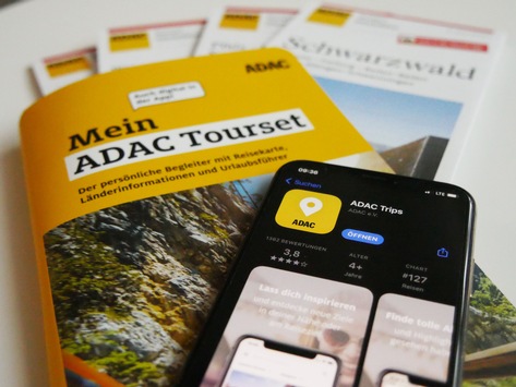 50 Jahre ADAC Tourset: Vom Kartenstapel zum digitalen Reisebegleiter / Erfolgreicher Reisebegleiter / 657.000 Toursets in 2024 bestellt