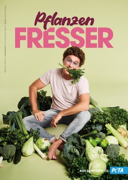 Atze Schröder präsentiert neues PETA-Motiv: „Ich in meiner tragenden Rolle als Gemüsesuppe!“