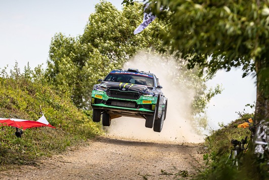 Rallye Polen: Škoda Crew Oliver Solberg und Beifahrer Elliott Edmondson erobern Platz zwei in der WRC2-Kategorie
