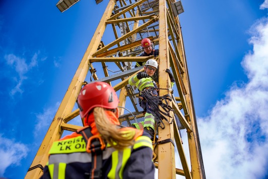 FW-OLL: Fortbildung zur Absturzsicherung bei der Kreisfeuerwehr Landkreis Oldenburg