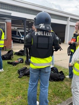POL-WL: Schülerferienpraktikum bei der Polizei: Spannende Einblicke in den Polizeiberuf - Restplätze für weitere Termine verfügbar