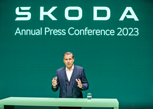 Škoda Auto Jahrespressekonferenz: Bilder und Reden auf dem Škoda Storyboard