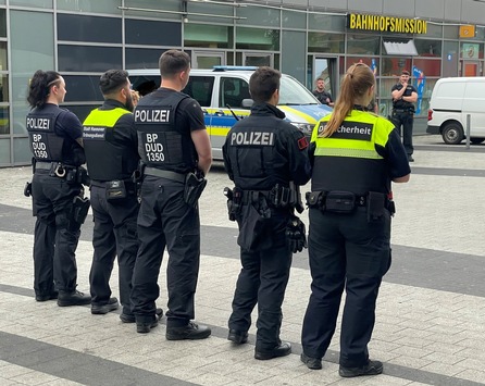 BPOLD-H: Schwerpunktkontrollen in und rund um den Hauptbahnhof Hannover: Polizei kontrolliert zahlreiche Personen und stellt Messer sowie aufgefundene Drogen sicher