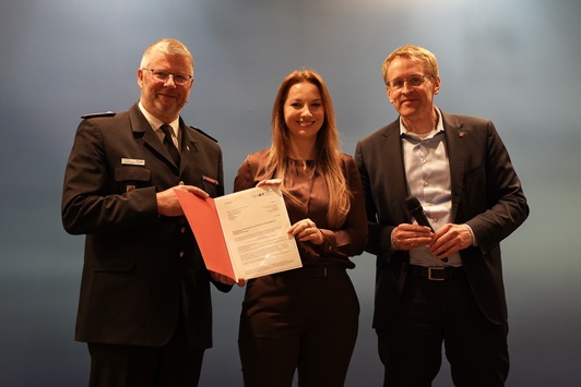 FW-LFVSH: Landesfeuerwehrversammlung 2026: Gemeinsam klarkommen – Ministerpräsident und Innenministerin würdigen Engagement der Feuerwehren und übergeben Förderbescheid zur Stärkung der Resilienz