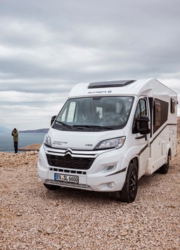 ADAC rät: Gewichtsgrenzen bei Wohnmobilen beachten / Empfindliche Strafen und Schäden am Fahrzeug drohen / 3,5-t-Grenze auch bei Maut beachten