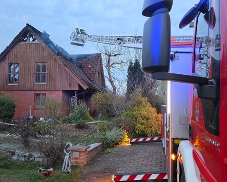 FW Celle: Gebäudebrand in Bostel - 2. Lagemeldung