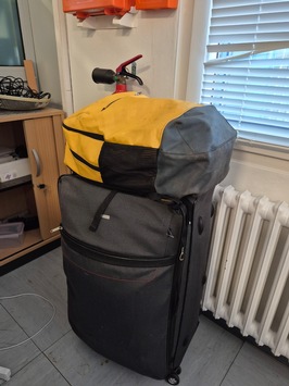 POL-IZ: 260827.1 Itzehoe: Eigentümer von Reisekoffer und Rucksack gesucht