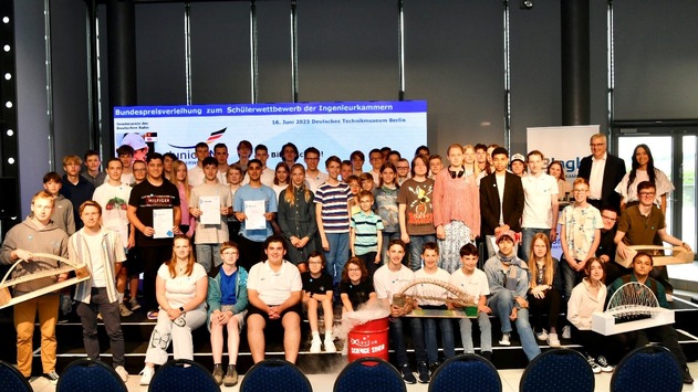 Spitzendisziplin „Brückenschlagen“: Bundesweiter Schülerwettbewerb der Ingenieurkammern zeichnet Nachwuchstalente in Berlin aus