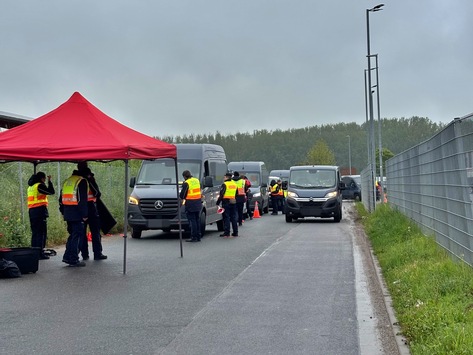 HZA-BS: Finanzkontrolle Schwarzarbeit des Hauptzollamts Braunschweig überprüft Kurierdienste - Bundesweite Schwerpunkprüfung gegen Schwarzarbeit und illegale Beschäftigung