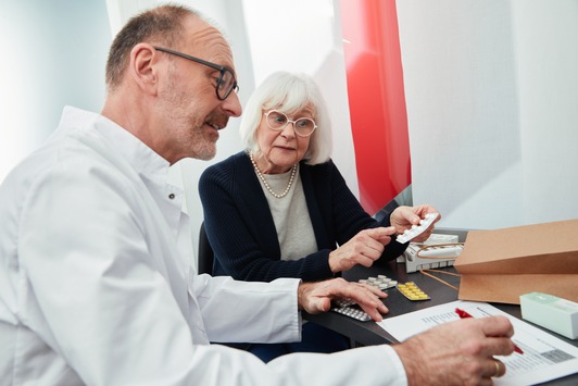 Fortbildungskongress pharmacon / Apotheken-Beratung kann Krebsbehandlung sicherer machen