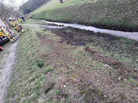 FW-OLL: Böschungsbrand im Moorgebiet