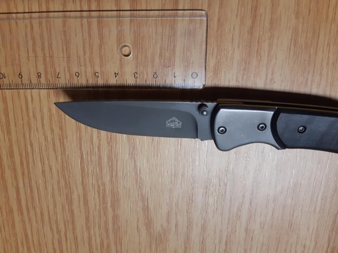BPOL NRW: Verstöße gegen das Waffengesetz – Bundespolizei stellt drei Einhandmesser sicher