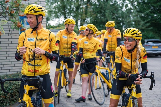 Radfahren für einen guten Zweck / 200 Radsport-Begeisterte aus fünf deutschen Städten erradeln Geld für schwerkranke Kinder