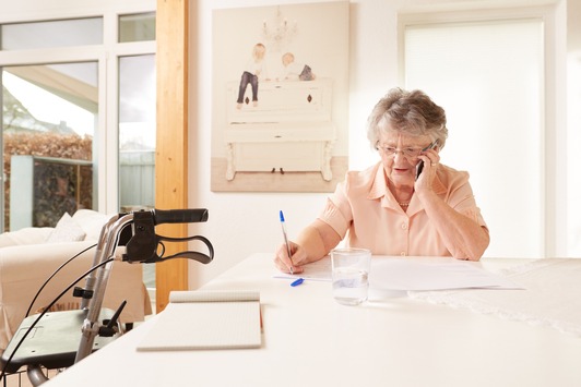 Begutachtungsverfahren: Aus der Distanz pflegebedürftige Angehörige unterstützen