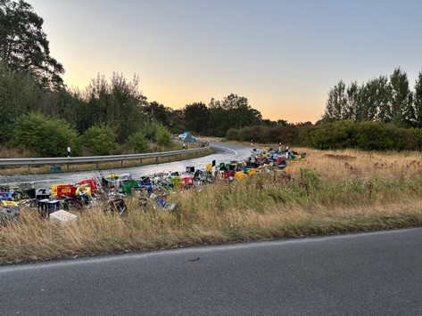 POL-DEL: Autobahnpolizei Ahlhorn: Verlorene Getränkekisten führen zu mehrstündiger Sperrung auf der Autobahn 1 im Bereich der Anschlussstelle Vechta