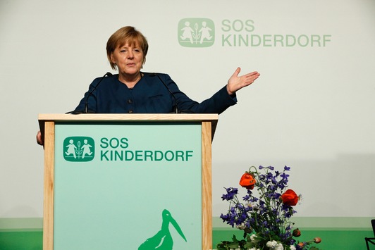Bundeskanzlerin Merkel beim SOS-Jahresempfang: "SOS-Kinderdorf setzt Zeichen für Chancengerechtigkeit" (BILD)