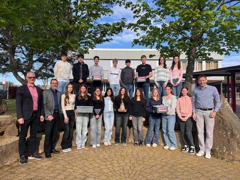 Neue Laborausstattung für die Realschule Karlsbad