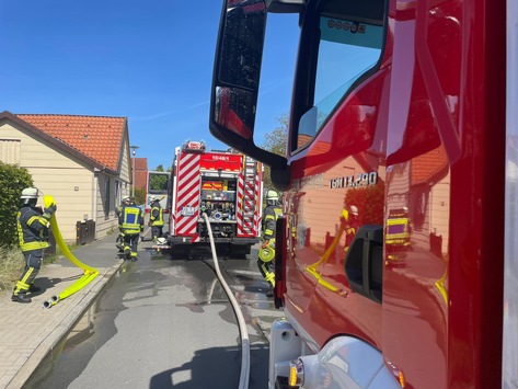 FW Celle: Brennende Hecke - sechs Einsätze bisher am Donnerstag