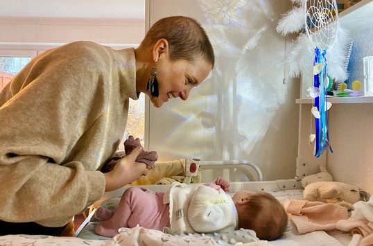 Neue rbb-Reportage: „Echtes Leben: Babyglück trotz Krebs“ / am 07.06.2023, 23:35 im Ersten, ab 31.05. in der ARD Mediathek
