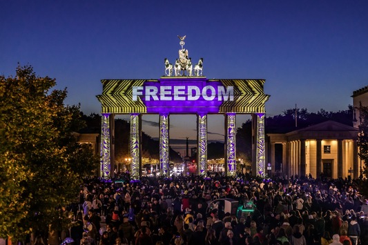 Festival of Lights Berlin mit neuem Energiesparkonzept erfolgreich beendet: Besucherströme in der Innenstadt