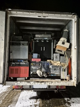 POL-RZ: Über 80 Prozent überladen / Polizei stoppt Kleinlaster auf der A 24