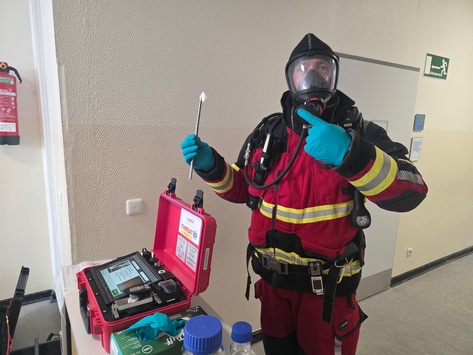 FW Bad Segeberg: Gefahrguteinsatz an Bad Segeberger Schule – Verdacht auf Gefahrstoffaustritt