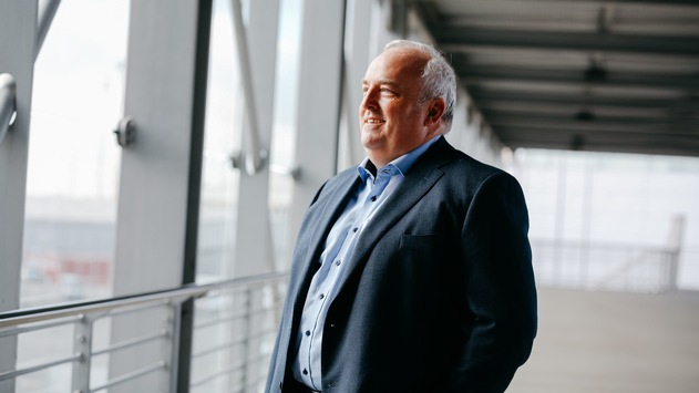 Geld an der Seitenlinie kostet Vermögen – Mario Lüddemann von der Lüddemann Investments GmbH verrät, warum viele Deutsche falsch investieren und wie es besser geht